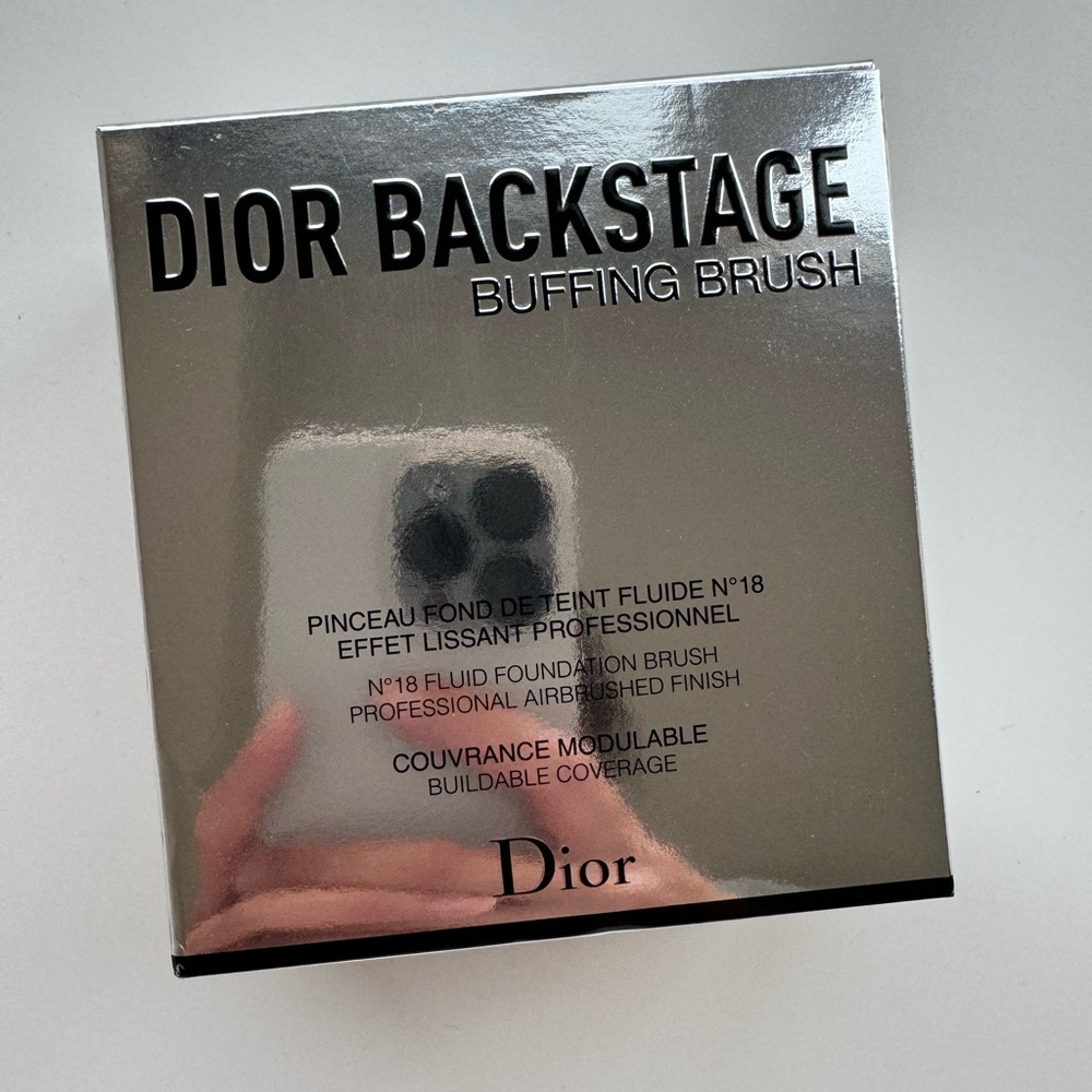Dior Backstage Buffing Brush 18 - Picture 3 of 7